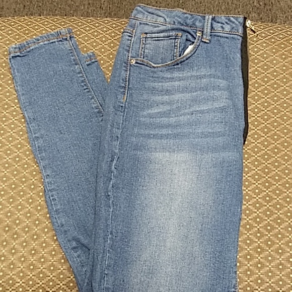 Jeans - Picture 3 of 3